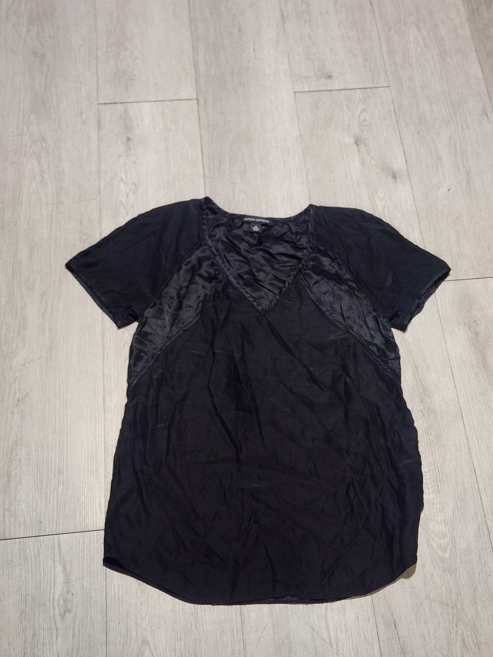 Banana Republic 100% Silk Black V-Neck Blouse Top Small Satin Detail